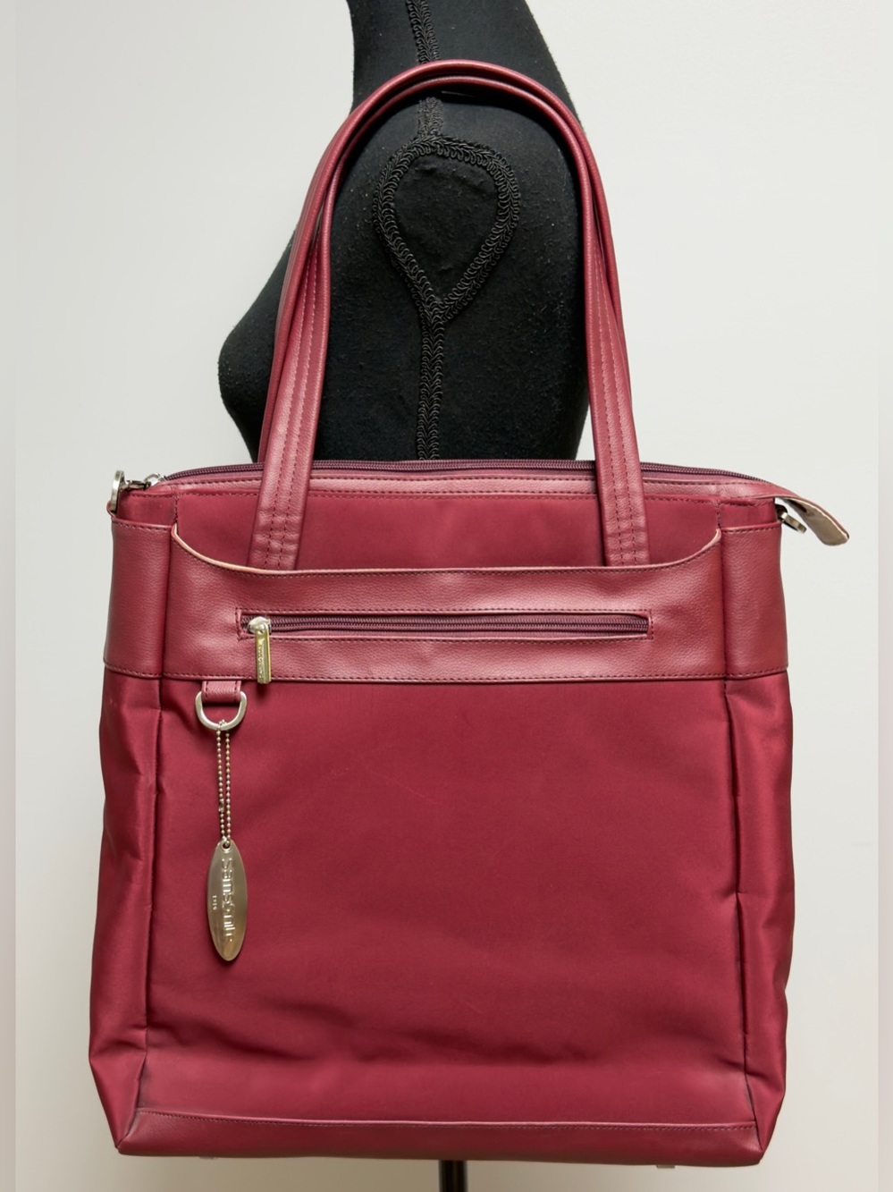 Samsonite Camelot Vertical Laptop Tote Bag Ruby Red Nylon Microfiber 15" 16"